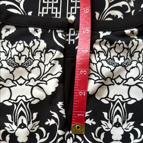 WHBM Elegant Black and White Sleeveless Floral Dress - Picture 8 of 8